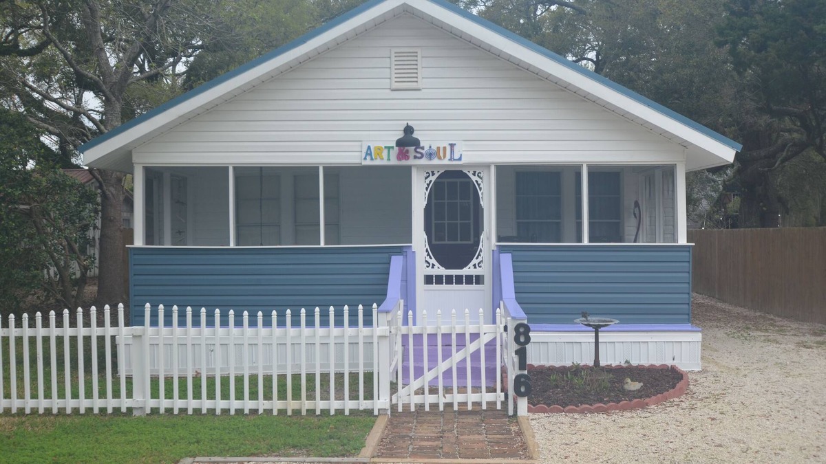 Dauphin Island Cottage | Art & Soul Vintage Cottage, fully remodeled and minutes from the Beach!