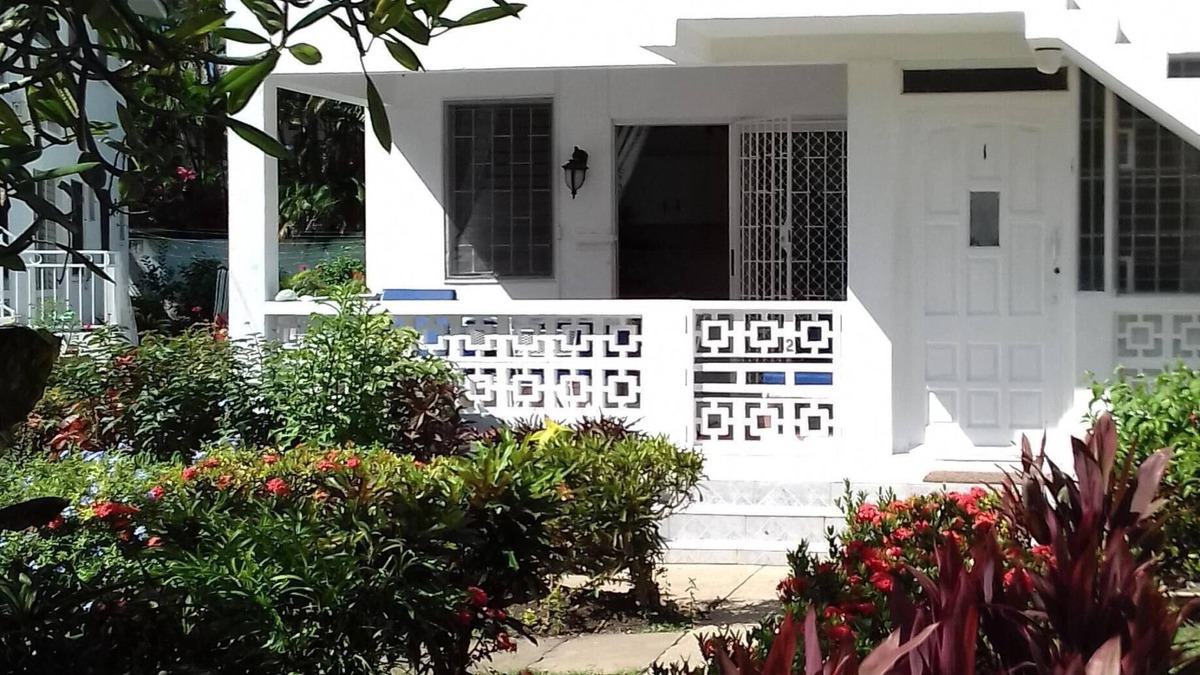 Holetown Apartment | Art Studio 2 is set in lovely gardens,35 yards from the beach