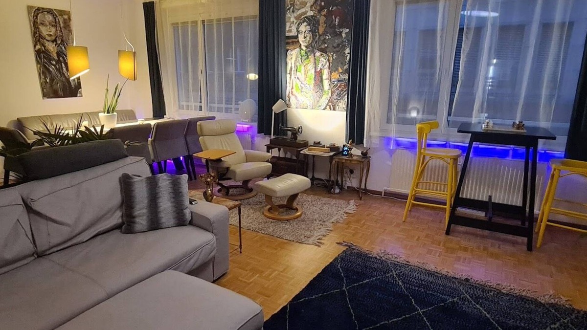 Innere Stadt Apartment | ArtApartment near Stephansplatz Stylish 2 Bedroom with AC