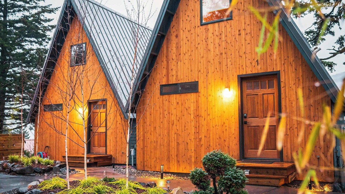 Stevenson Cabin | ArtBliss III: River Views, Soaking Tub, Firepit