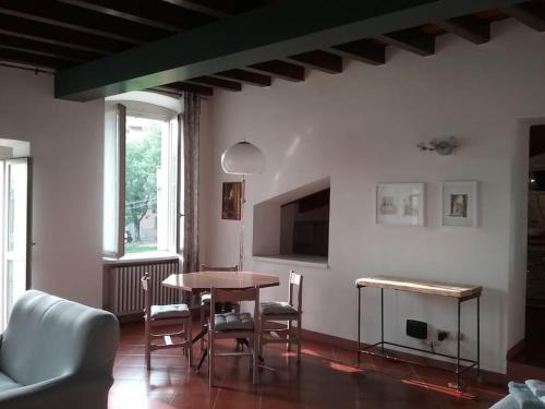 Canonica d'Adda Apartment | Artemisia Antique Rooms Fara