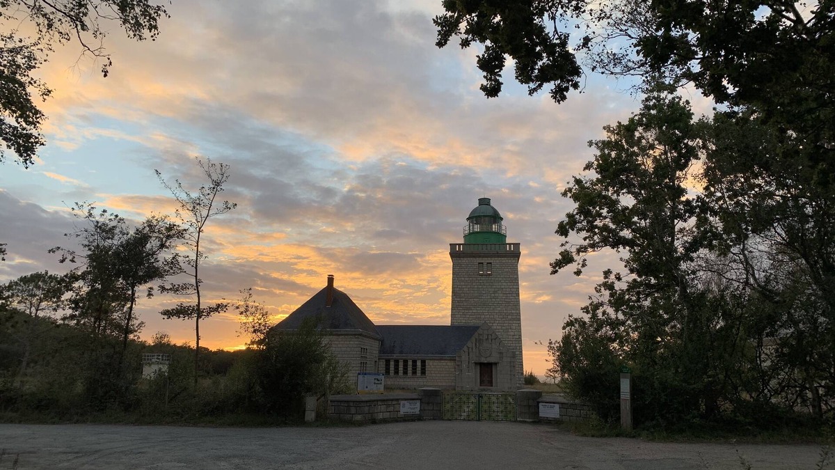 Sainte-Marguerite-sur-Mer House | Artist's house, built in 1904, 500 m from the lighthouse, within a forest