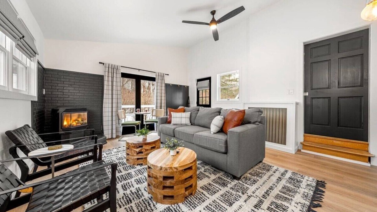 Lincoln Hotel | Artist Bluff: Chic 1BR Retreat | King Bed, Fireplace, Private Access