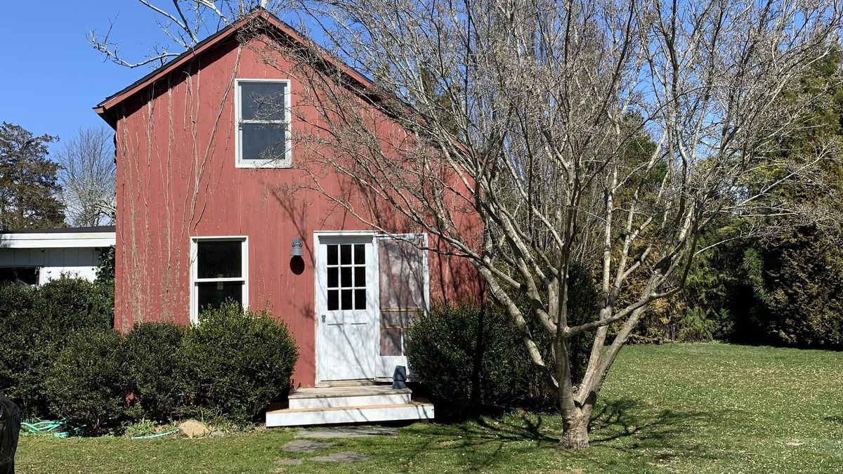 Village of East Hampton House | Artist Hideaway Barn in the center of East Hampton Village