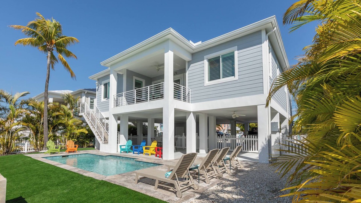 Cudjoe Key House | ARTIST HOUSE ~ Canal Front 4 BR/3.5 Ba Home w/Pool & Ocean and Gulf Access!
