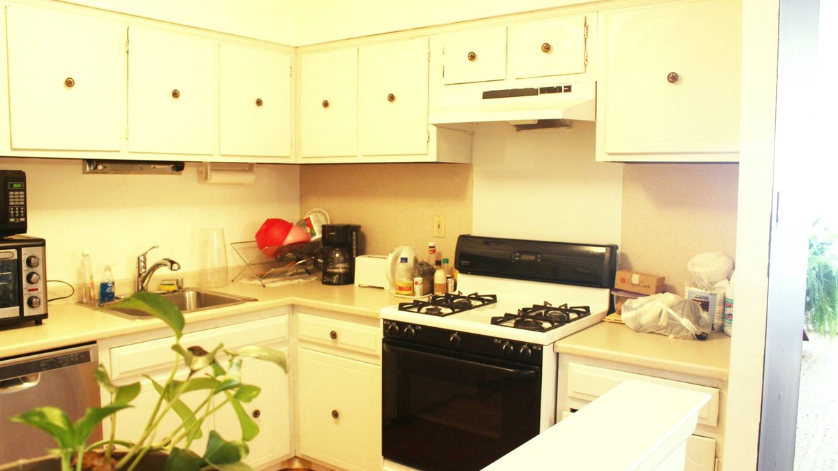 Eastwick Apartment | Artist in the Barn - Artsy 2BR Apartment w Parking near Airport