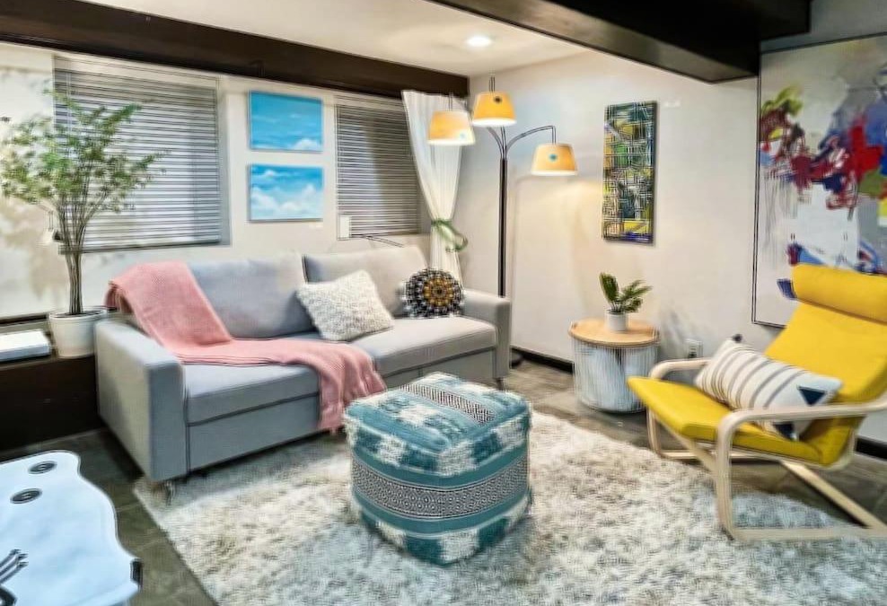 Midtown Sacramento Apartment | Artist's apartment in the heart of the city