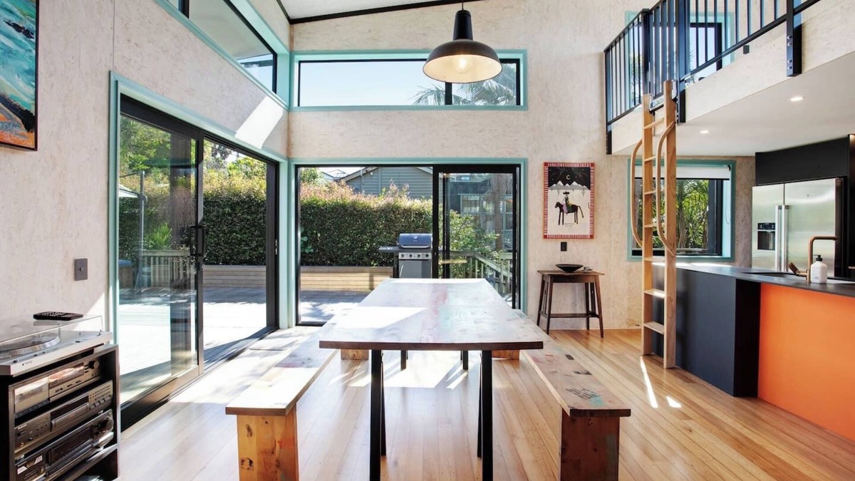 Torbay House | Artist's Colourful Casa with Spa Pool Near Beaches