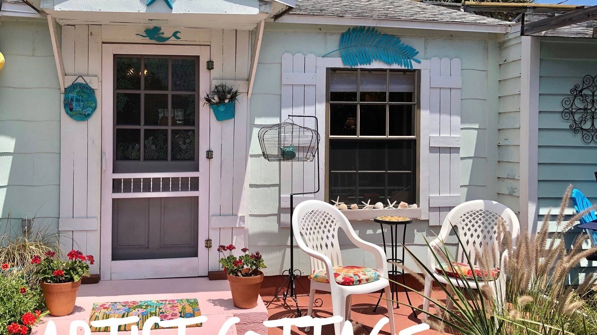 Vilano Beach Cottage | Artist's cottage, very private, fenced-in property! steps to the beach.n