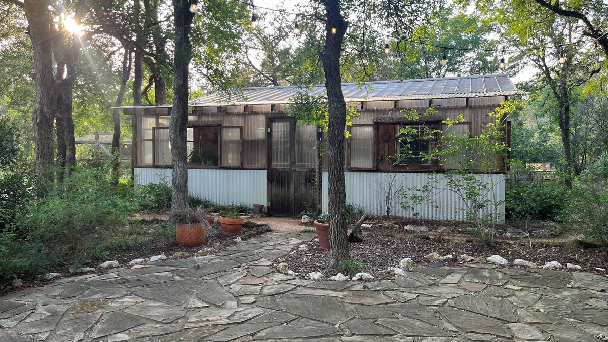 Austin Apartment | Artist's Country Retreat Bungalow with greenhouse!