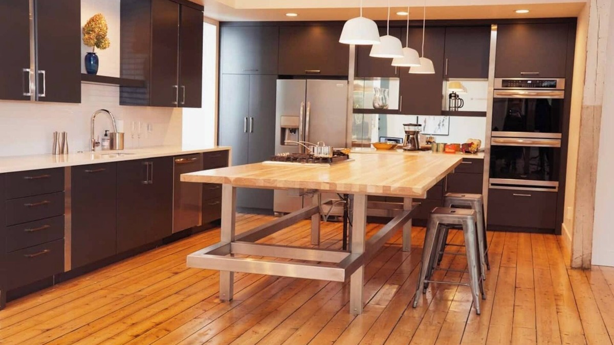 Kingston Apartment | Artist's Loft steps from UPAC!