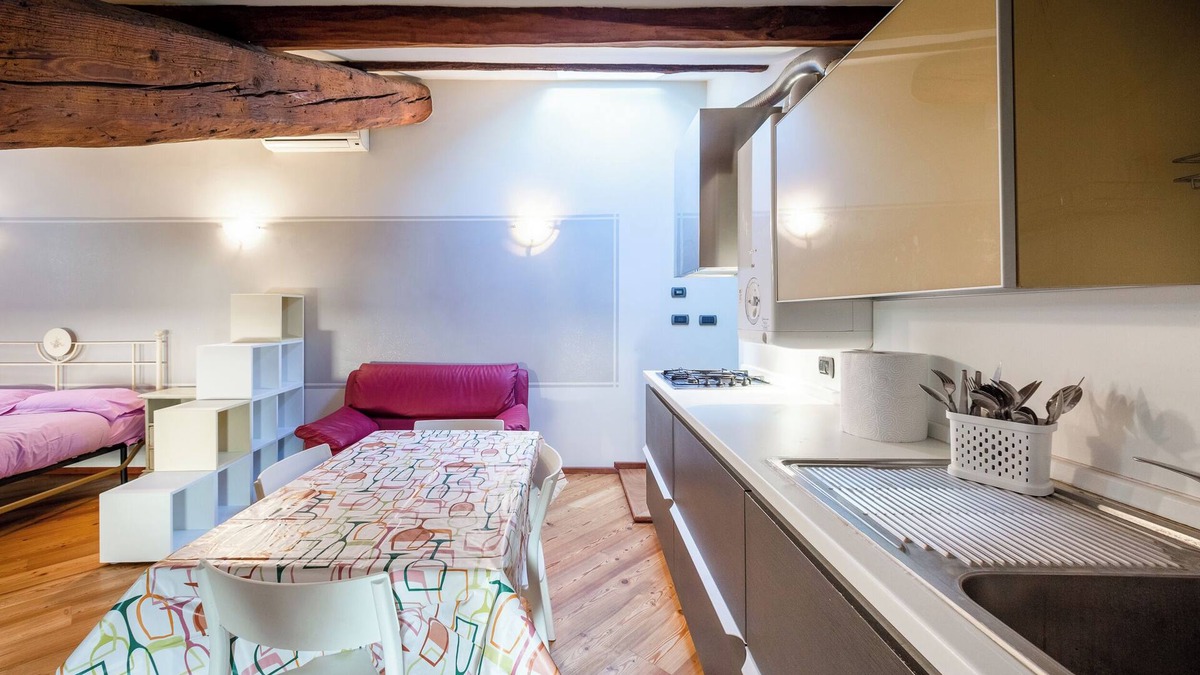 Old Town Apartment | (Artist's Nest) Attic in the Center near the Lake
