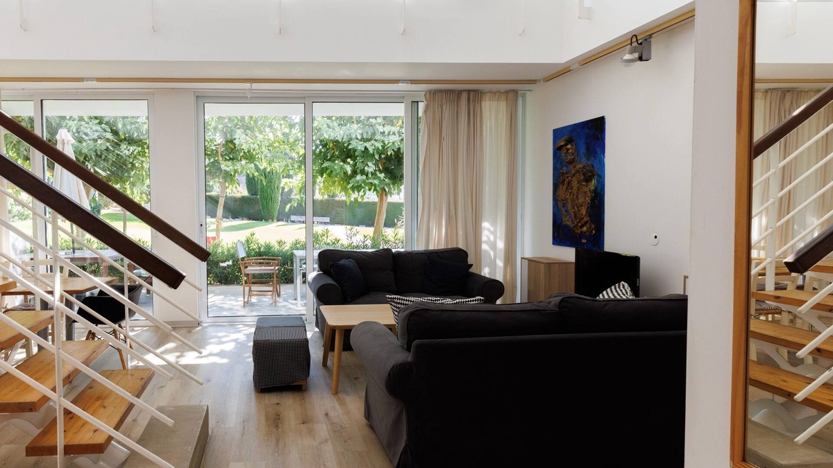 Pentakomo Apartment | Artistic 3-Bedroom Apartment in Limassol, by the Sea
