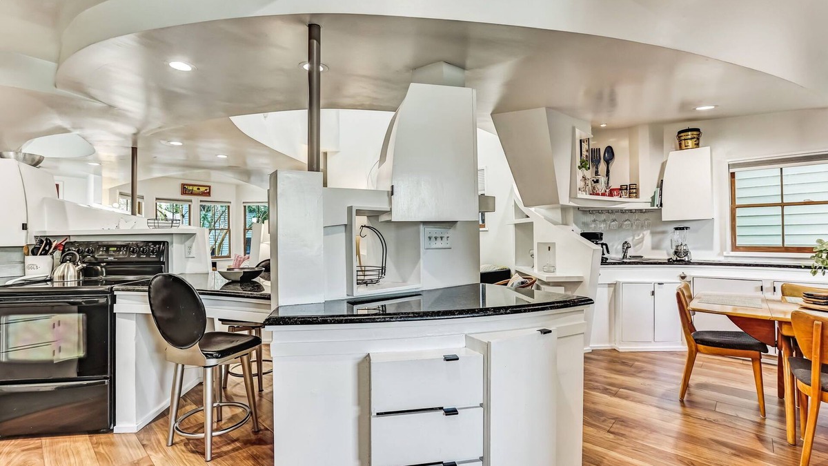 Savannah Victorian District House | Artistic Executive Rental in Historic Savannah, Heated Pool Access by Southern Belle Savannah