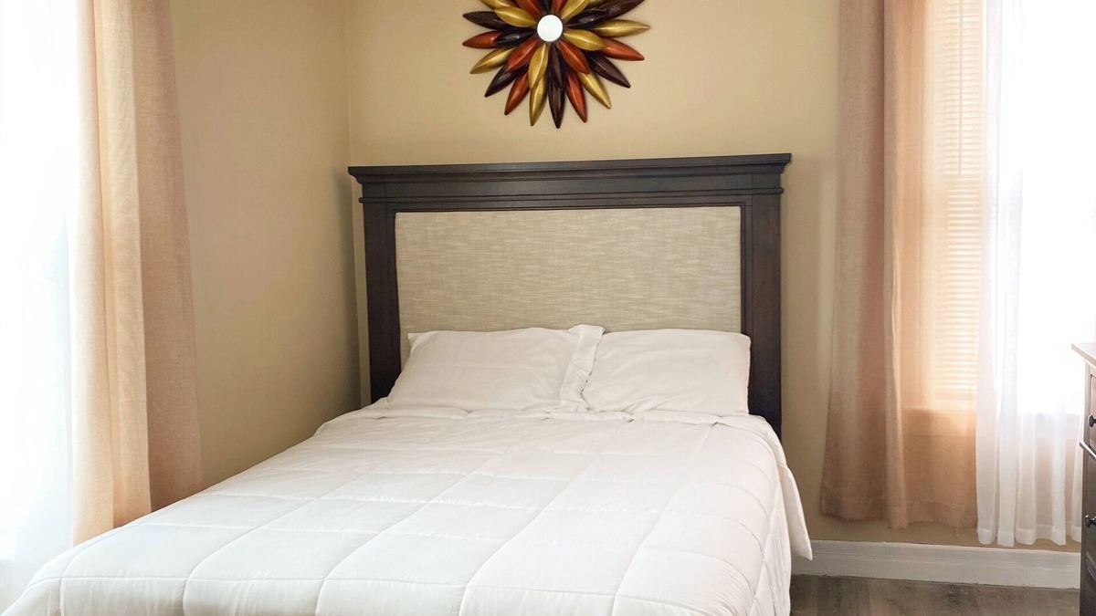 Meriden Apartment | Artistic Quiet Retreat Ideal For Longer Stays