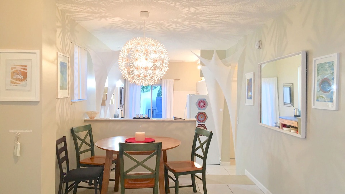 South Palm Park Neighborhood Association Apartment | artistic/uplifting, pool/spa, large garden, walking distance to beach/town