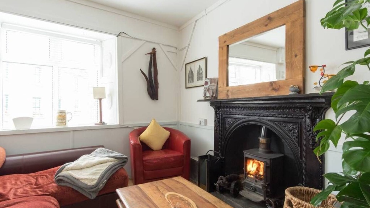 Kinvara Cottage | Artists Cove Perfect location in the Heart of Kinvara Explore and Unwind.