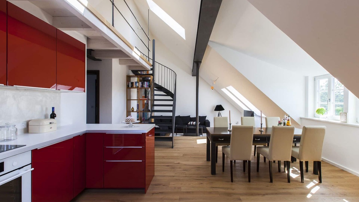 Holzhausen Apartment | Artists' Village Holzhausen a. Ammersee, 5* Gallery apartment near the lake!