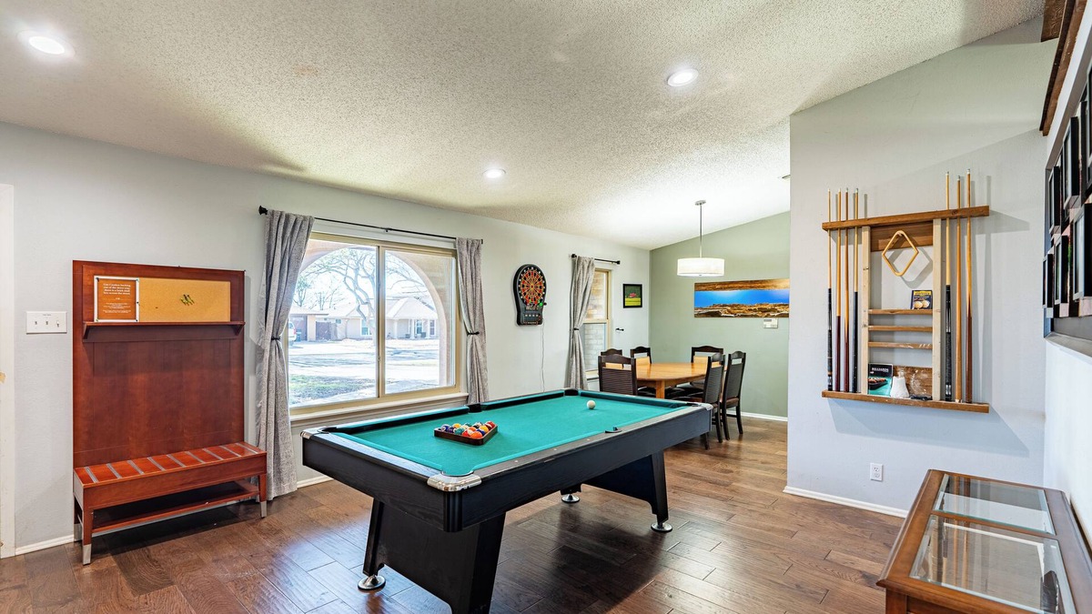 Schertz House | ArtLens Casa-Billiards-Campfire-WD-WIFI-Playset-TVs-Bluetooth Surround Sound