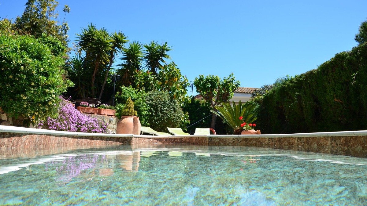 Cabrils Apartment | Arts House. Pool, Garden, Beaches, Mountains @ 20 km from Barcelona