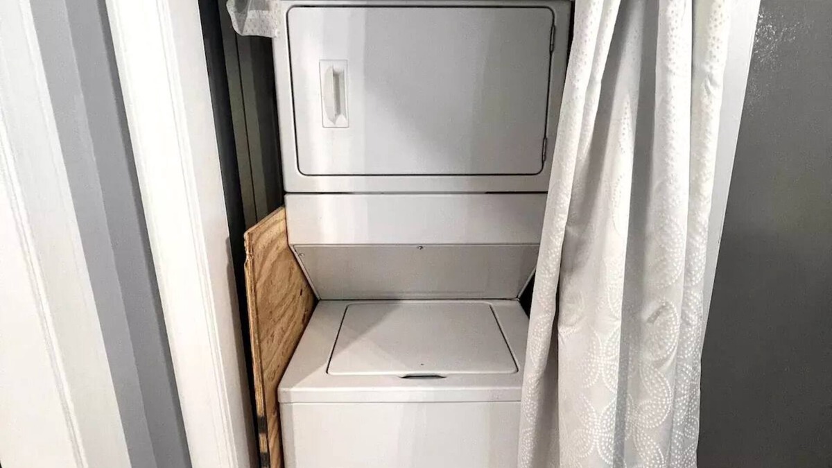 Mosby House | Artsy 3-Bedroom Home with Free Tesla Charger