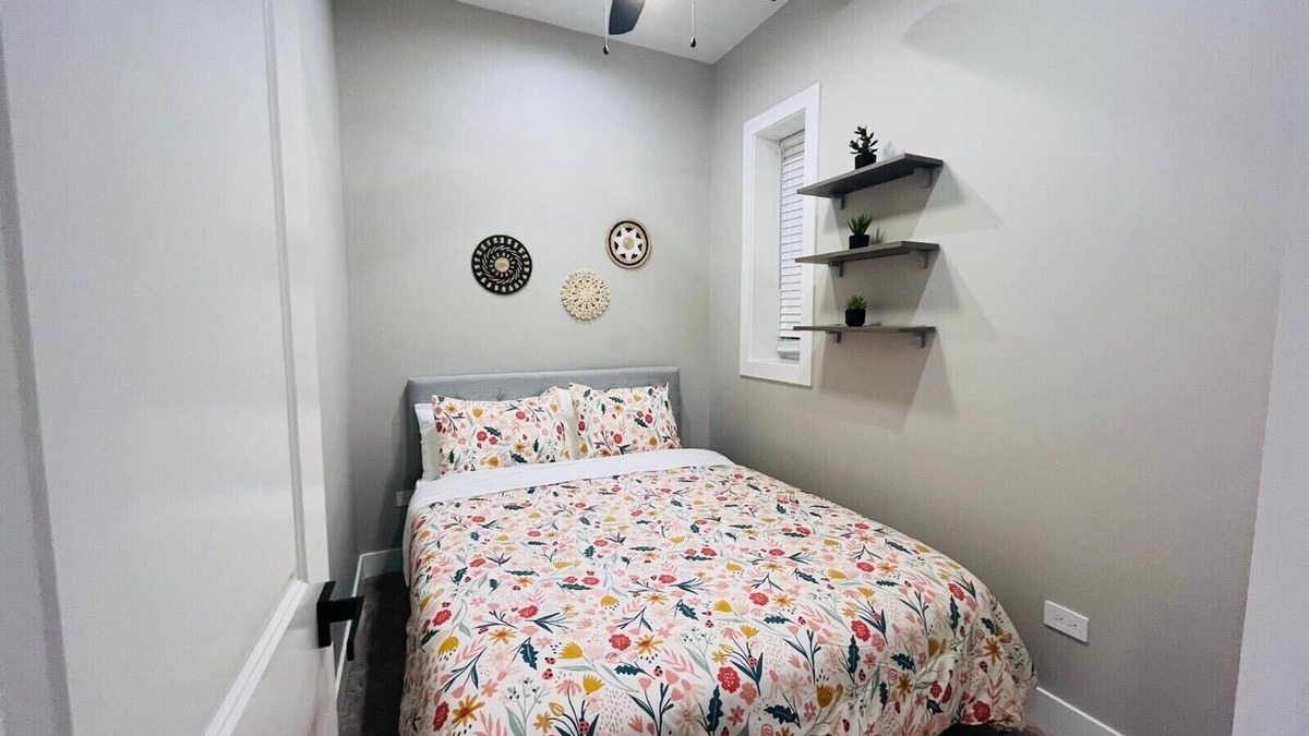 West Town Condo | Artsy Chicago - 1BR/1BATH