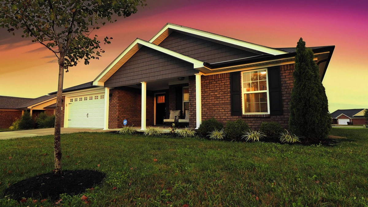 Richmond House | Artsy KY-Themed Richmond Gem: Sleeps 8, Centrally Located & 5 mins from Kayaking