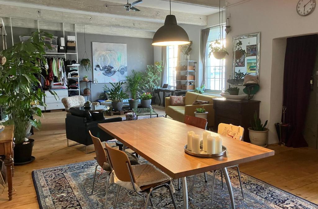 Schottenfeld Apartment | Artsy Loft in Urban Neighbourhood