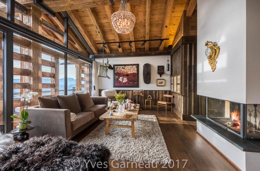 Bagnes Ski Chalet | Artsy Luxurious Ski-In-Out-Chalet