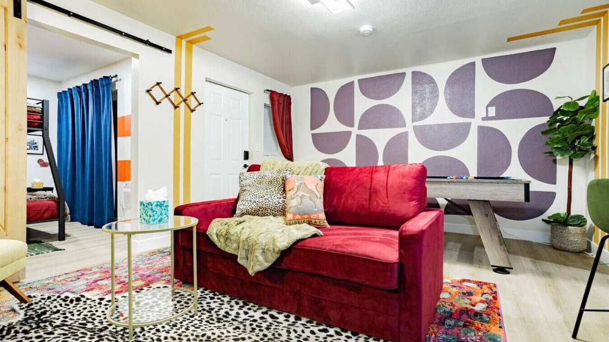 Las Vegas House | Artsy Vegas Hideaway: Pool Table & Prime Location