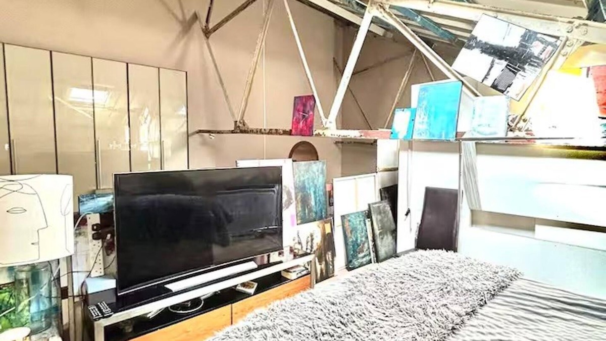 St. George's Apartment | Arty Infused Loft With ac Near Emirates Stadium