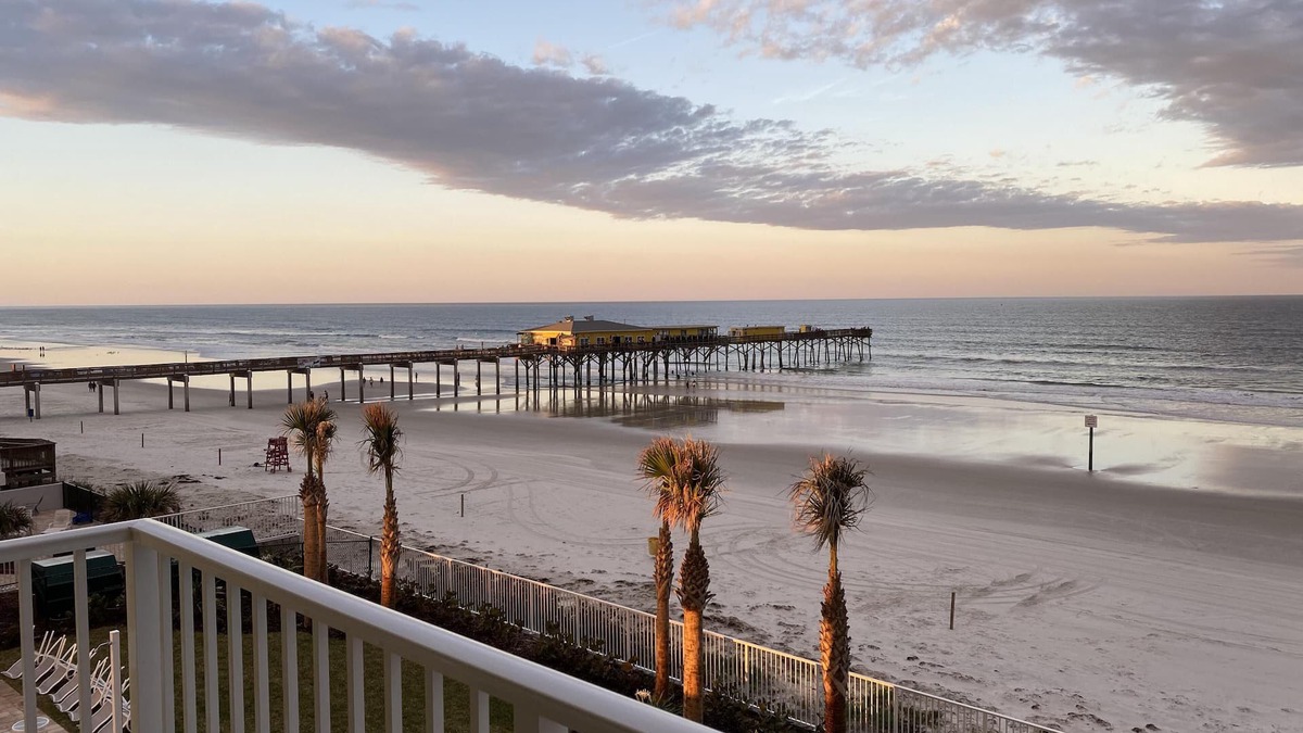 Ocean View Halifax Estates Condo | Aruba 303 -SPARKLING NEW BEACHFRONT 3 BR CONDO IN DAYTONA BEACH SHORES.