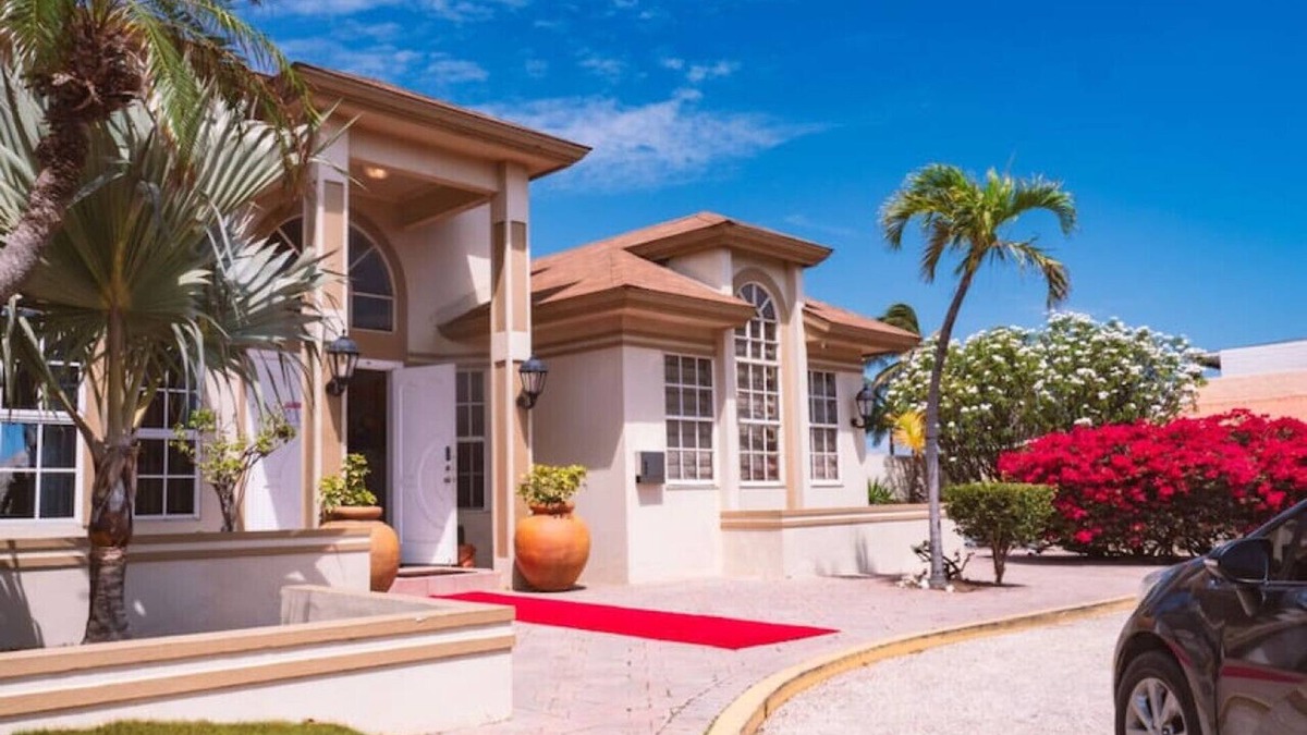 Boegoeroei House | Aruba Villa Tropical