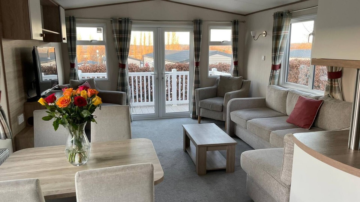 Hamworthy House | Arum dog friendly caravan on Rockley Park, Poole