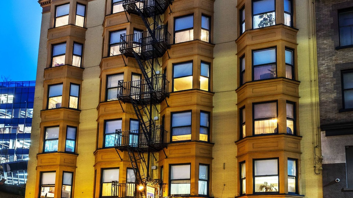Downtown New Westminster Apartment | Arundel Mansion