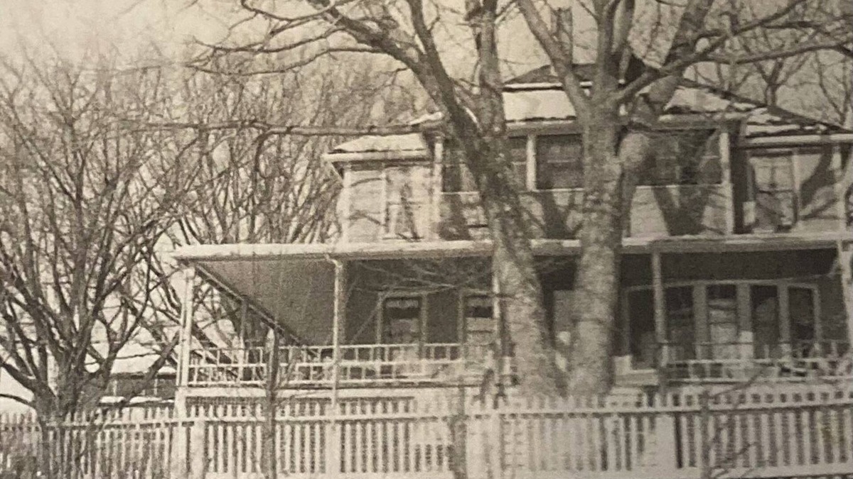 Peaks Island House | Arundel-Turn of the century spacious classic summer home