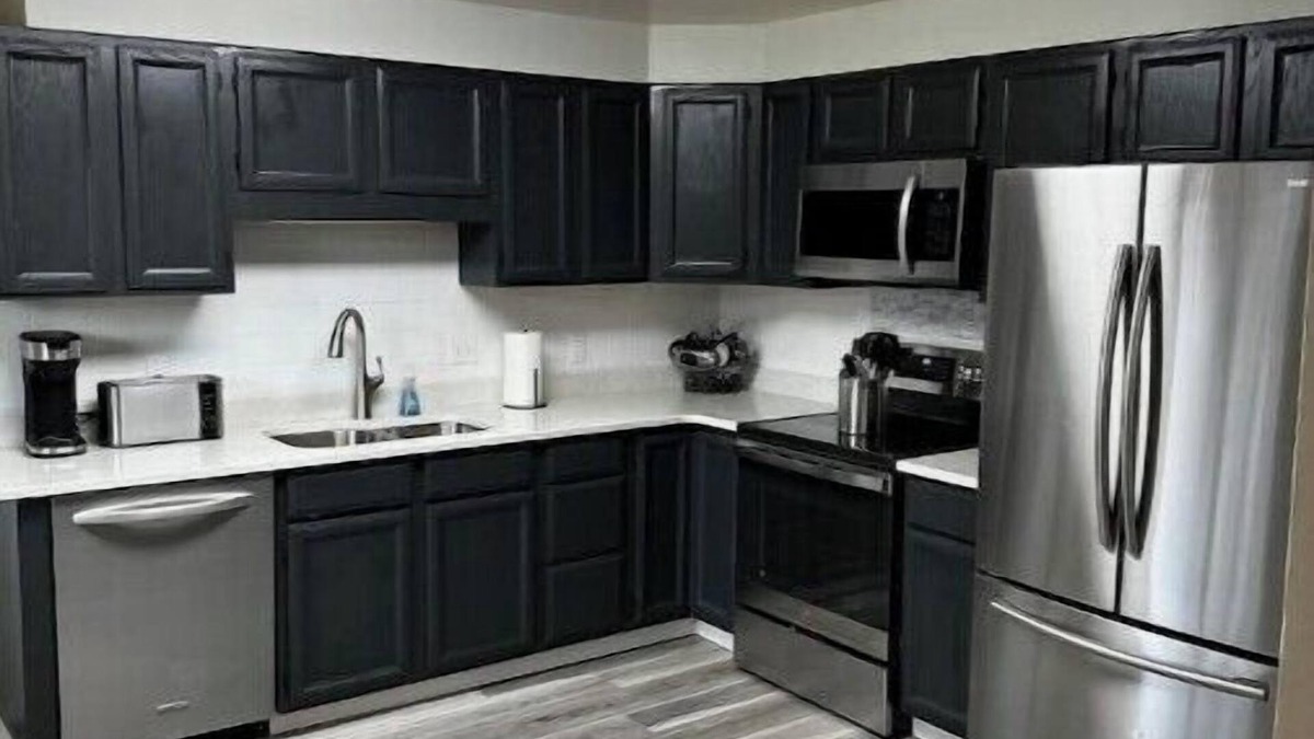 Arvada Plaza Area House | Arvada Luxury! Hot tub, Firepit, Pool table
