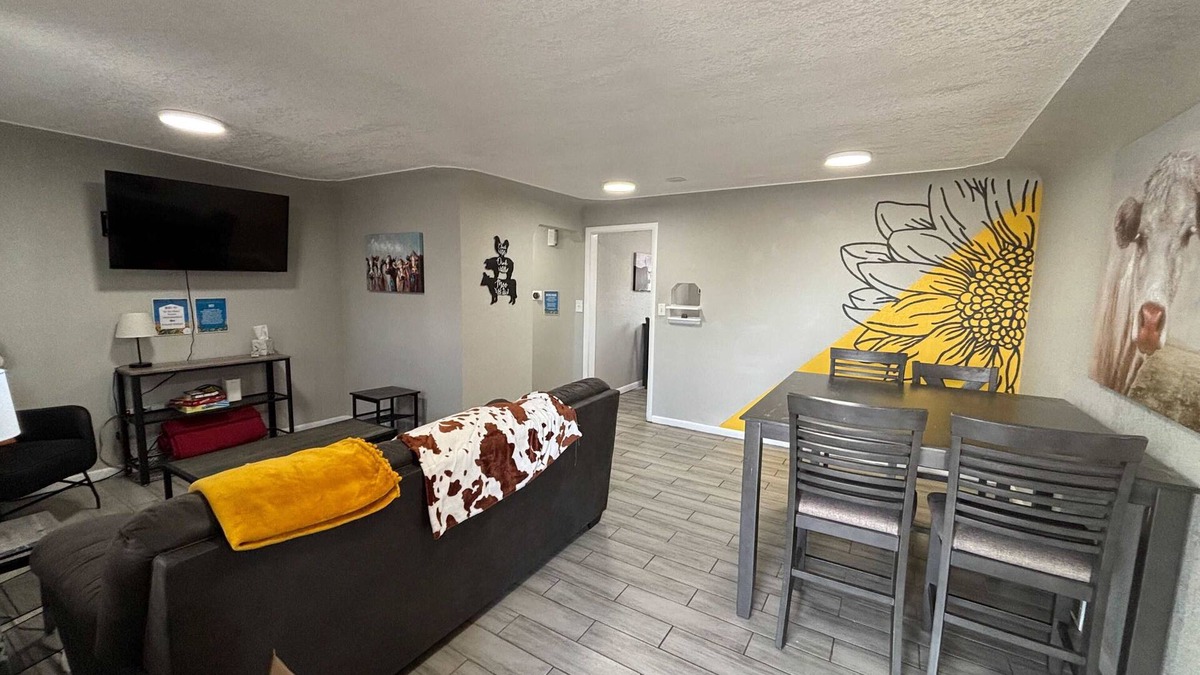 Arvada Plaza Area House | Arvada Private Family Home with Two King Beds