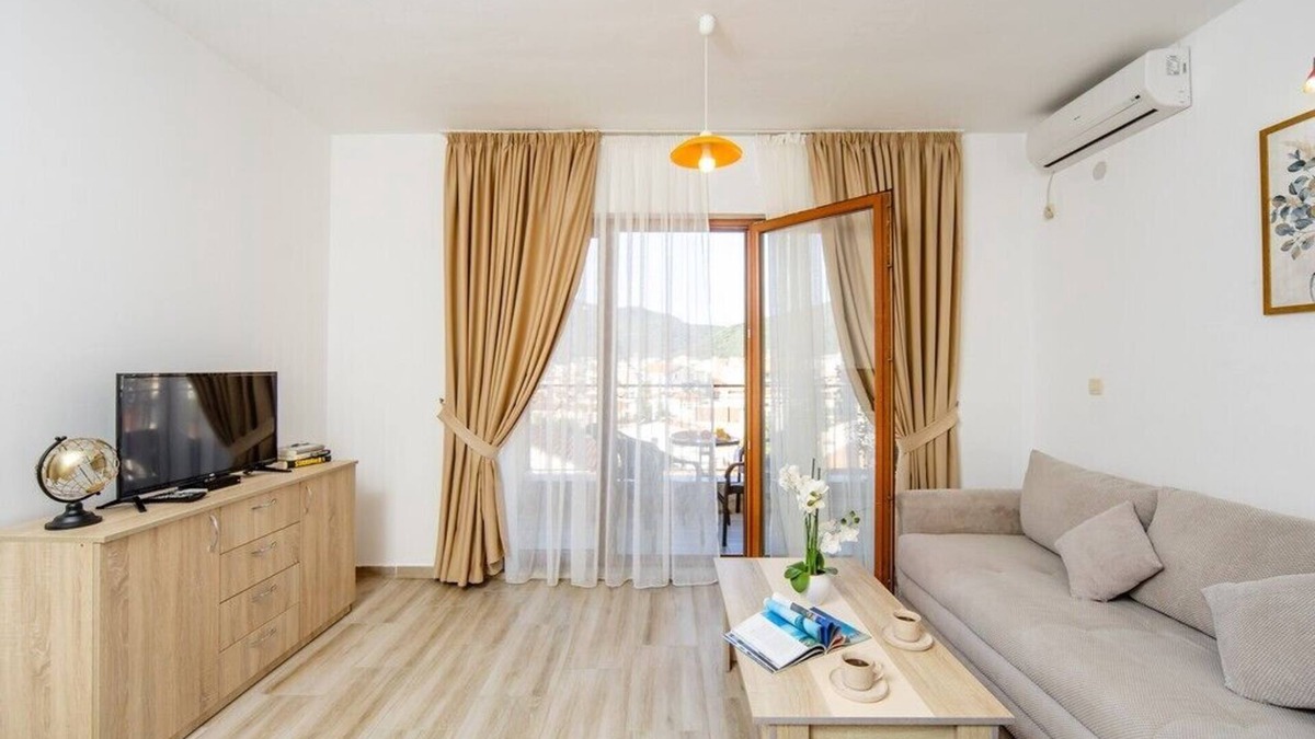 Velji Vinogradi House | Arvala Apartments - Apartment with Balcony