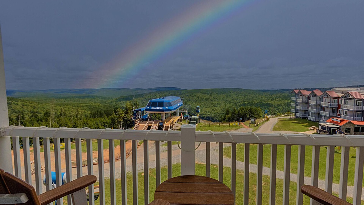 Snowshoe Condo | AS 436: Stunning 4th floor mountain + lift views! In the middle of the action!