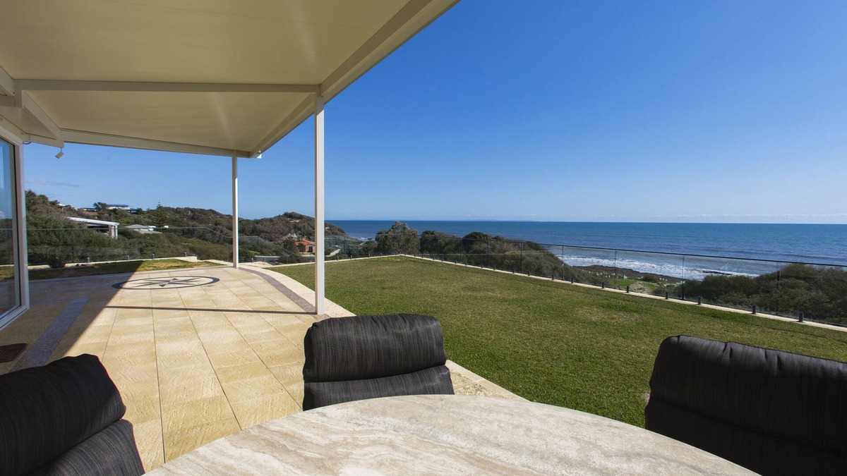 Peppermint Grove Beach House | As close to the beach as you can get