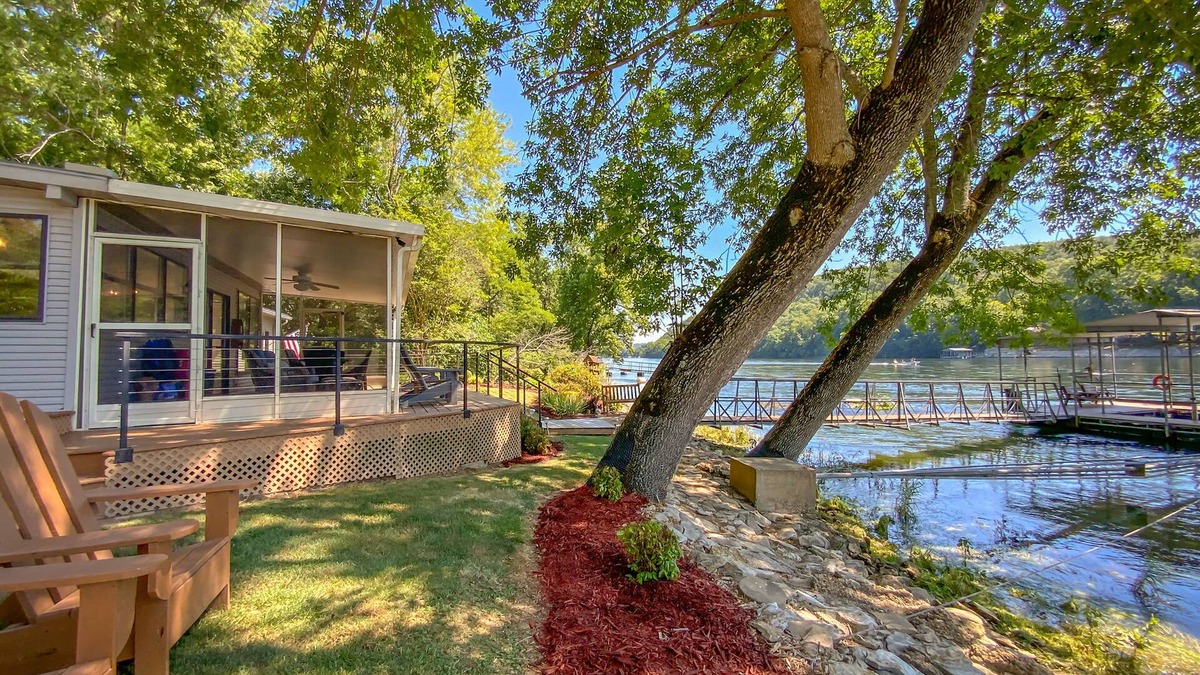 Cotter House | As close to the water as you can get! Updated and relaxing!