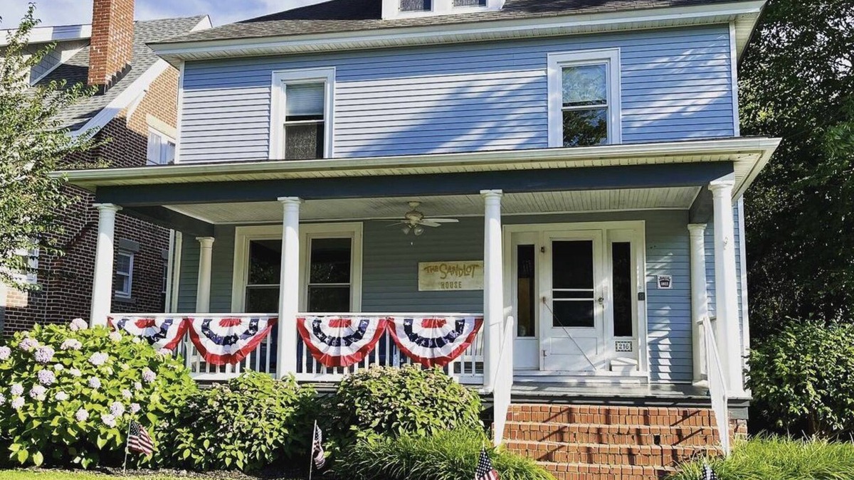 Cape Charles House | As seen on HGTV! 4 BR, 2 blocks to beach. Newly renovated. Golf Cart Included.