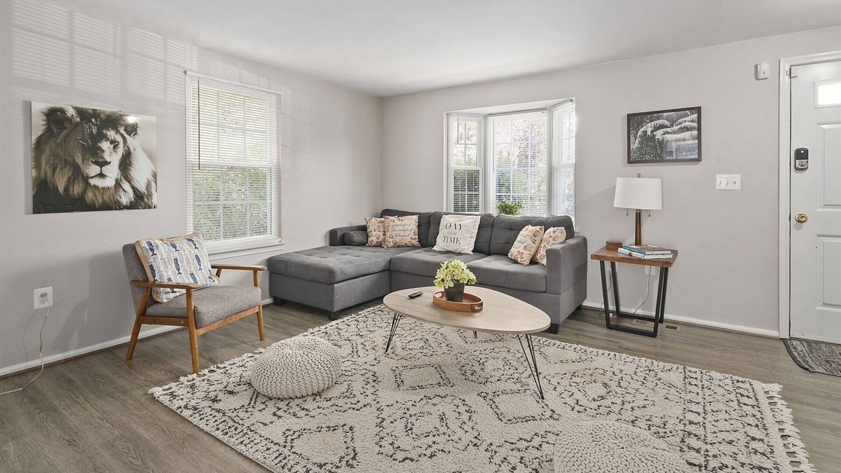 Countryside House | AsburyHill: Fenced In & Private Yard, 40 Mins to DC