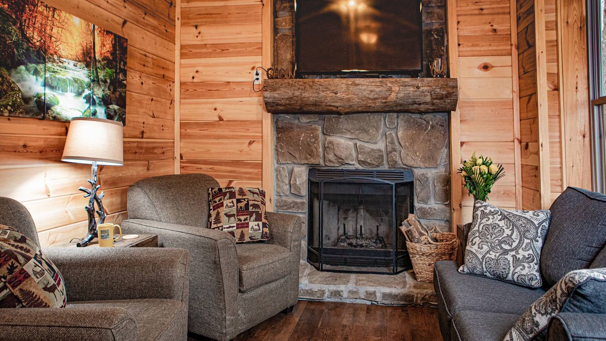 South Bloomingville Cabin | Ash Cave Cabin by The Inn & Spa at Cedar Falls