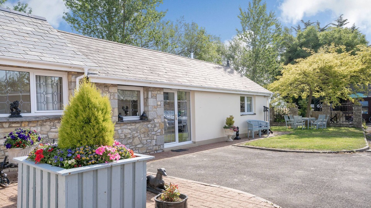 Vale of Glamorgan Cottage | ASH COTTAGE, family friendly, with open fire in Llantwit Major