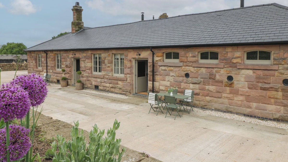 Whatstandwell House | ASH COTTAGE - FOLD YARDS, romantic, with open fire in Alderwasley