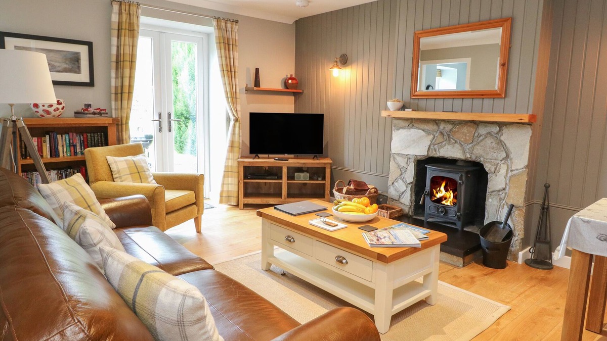 Newtonmore Cottage | ASH, pet friendly, with open fire in Newtonmore