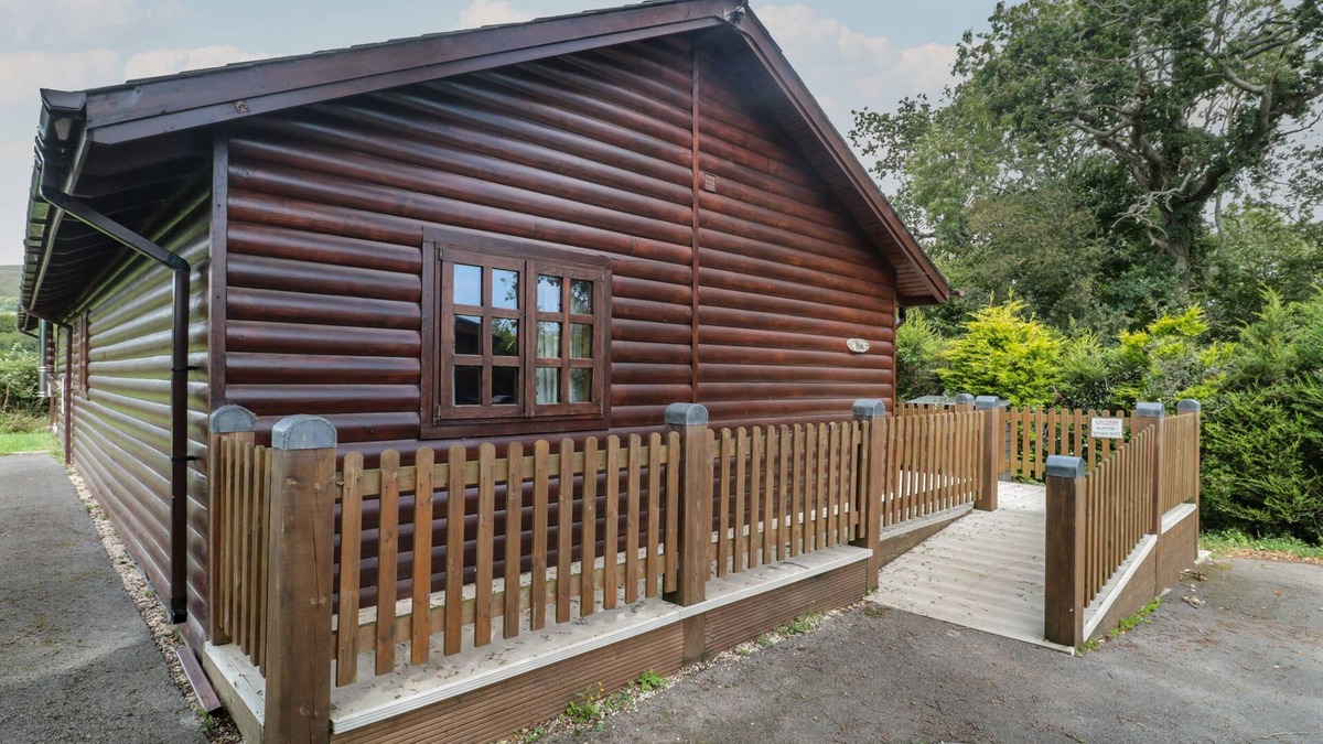 Swanage Cottage | ASH, pet friendly, with hot tub in Swanage