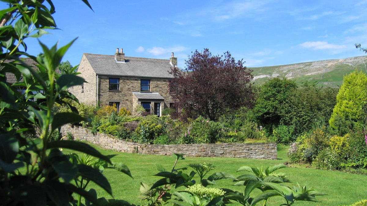 Reeth Cottage | Ashcroft Cottage Reeth, set in two acres garden, river, ponds, amazing views